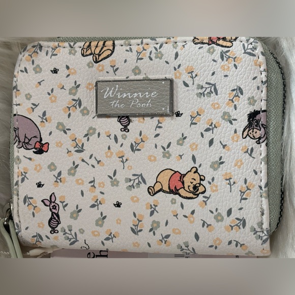 Disney Winnie the Pooh Zip Around Wallet NWT - Picture 2 of 7